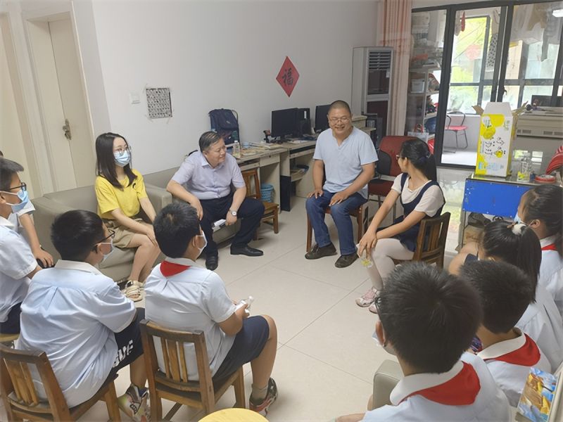 �Ϸ�����С�s�ǻ��@��У�_(k��i)չ�������y�W(xu��)�����Lο��(w��n)���(d��ng)