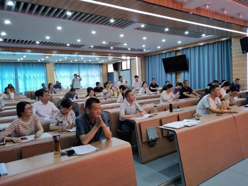 �Ϸ��е���ʮ���ЌW�e�k�ڰˌð����ι���Փ��