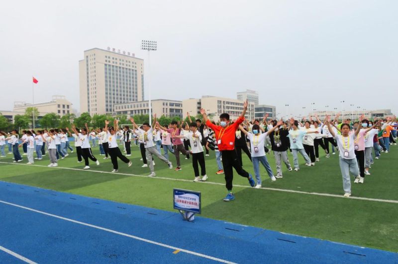 �Ϸʹ��I�WУ22��������W�����ɲ�չ�݈A�M�ɹ�