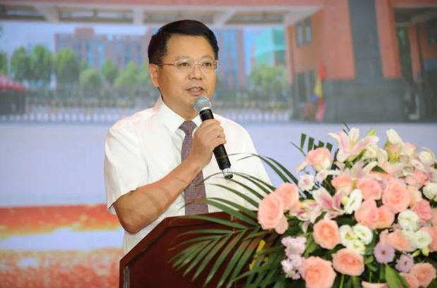 ���ڇ�(gu��)У�L(zh��ng)�ںϷ����Бcף��38�ý̎���(ji��)���(hu��)�ϵ��vԒ