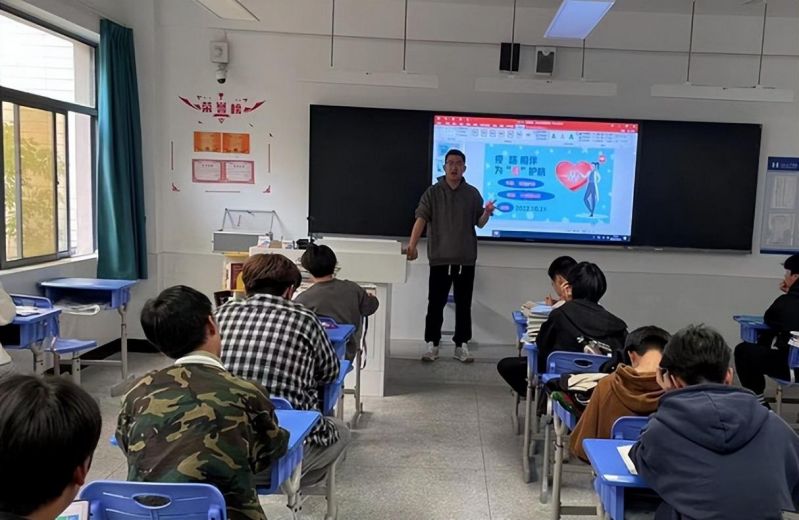 �Ϸʹ��I(y��)�WУ����̌W�o��֮��Ϣ�W�����