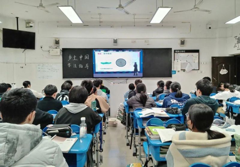 �Ϸ����У��@���v�����V�㡶�l(xi��ng)���Ї��������_���_��ʽ