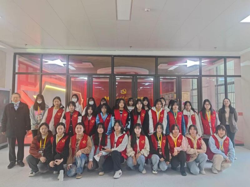 �Ϸʹ��I(y��)�W(xu��)У�D���^�ڄ�(d��ng)������(sh��)�`�nϵ�Ј�(b��o)��