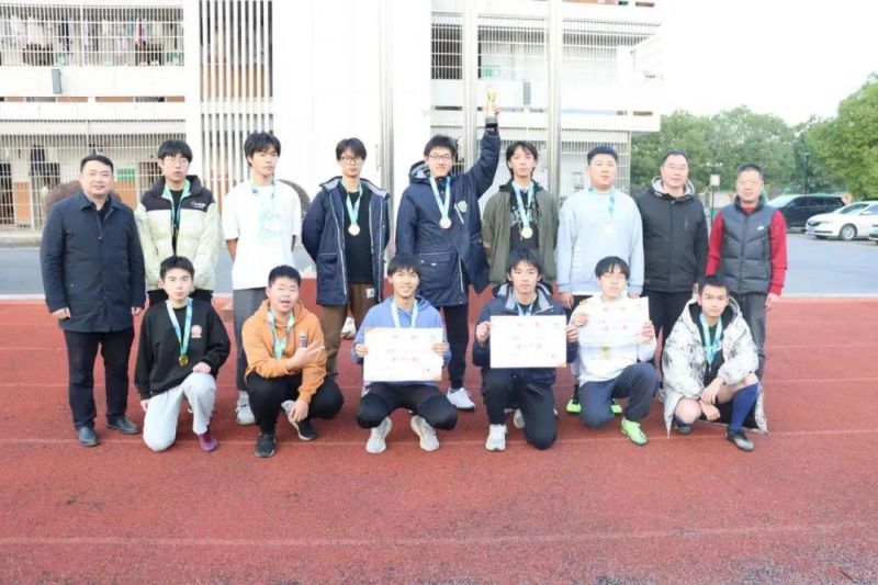 �Ϸʰ��н������F(tu��n)��ɽ��У�e�k�����꼉�������xِ