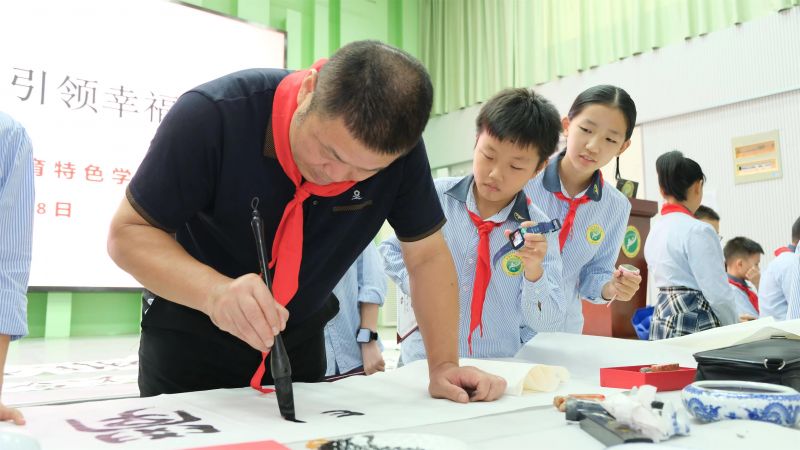 ��������ʮ�����T(li��n)�ϴ���W(xu��)У��ͥ���(hu��)�f(xi��)ͬ���˙C(j��)��