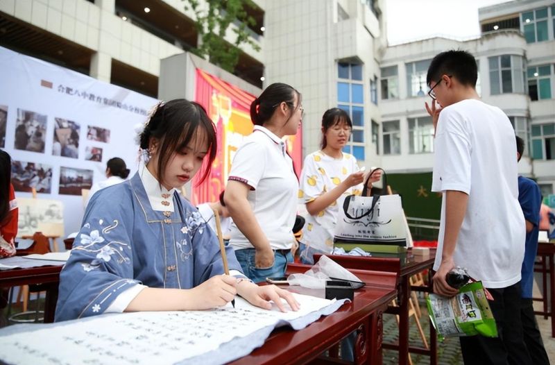 �Ϸ��а���ԷС�W���Z���@У�^ �����٣����c��ʾ���������̌W����