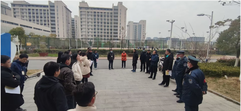 �Ϸʹ��I(y��)�W(xu��)У�_(k��i)չ�`����Ʒͻ���z����(d��ng)