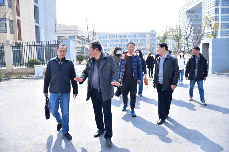 �Ϸʹ��I�WУ��Ϣ�W�������θ������Б��ü��g�WУ���콻��