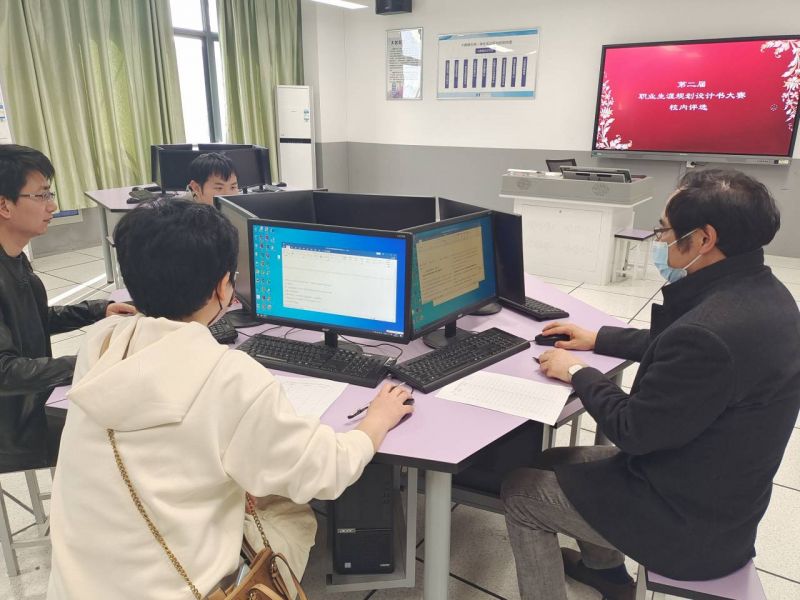 �Ϸʹ��I�WУ�ڶ����IҎ���OӋ��ِ�A�M�Y��