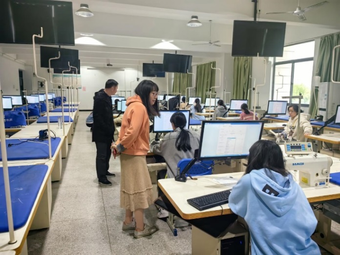 �Ϸʹ��I�WУ2023�ꌦ�ڱ��Ƽ����ԇ־Ը���������Y��