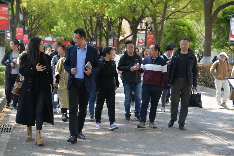 �Ϸʹ��I�WУ�ɌW�������θ��Ͼ��ߵ��I���g�WУ���콻��