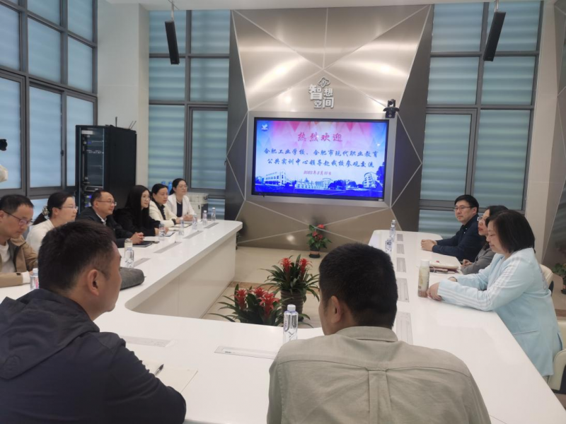 �����W���ٰl(f��)չ �����Ϸʹ��I(y��)�WУУ�I(l��ng)��(d��o)һ�и��Ϻ������W��