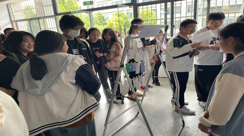 �Ϸʹ��I�WУ���ڄ��T�������̡�ϵ�л��֮Ӣ�Z����������ِ