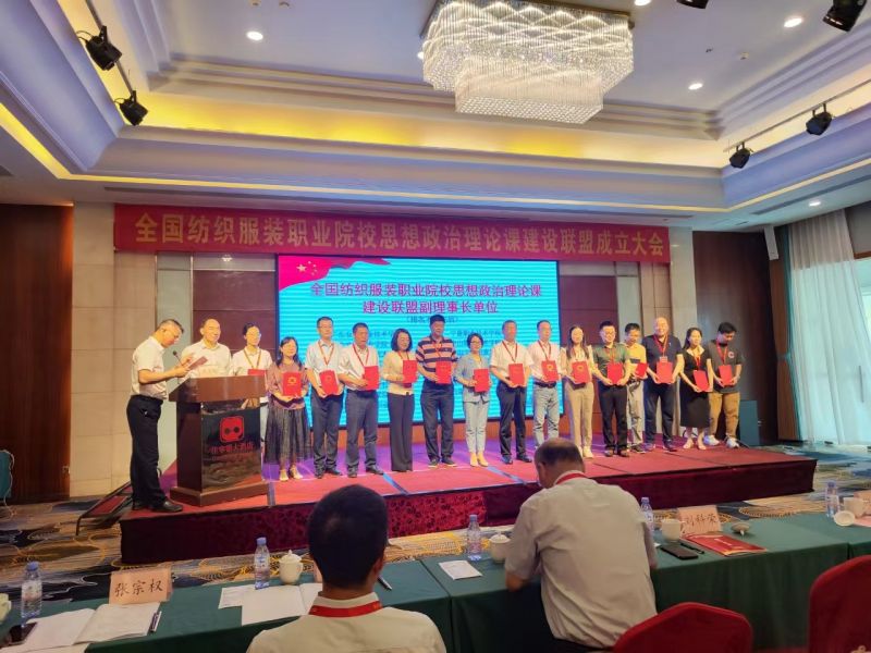 �Ϸʹ��I(y��)�W(xu��)У��(d��ng)�xȫ��(gu��)�������b�I(y��)ԺУ˼���n���O(sh��)(li��n)�˸������L(zh��ng)��λ