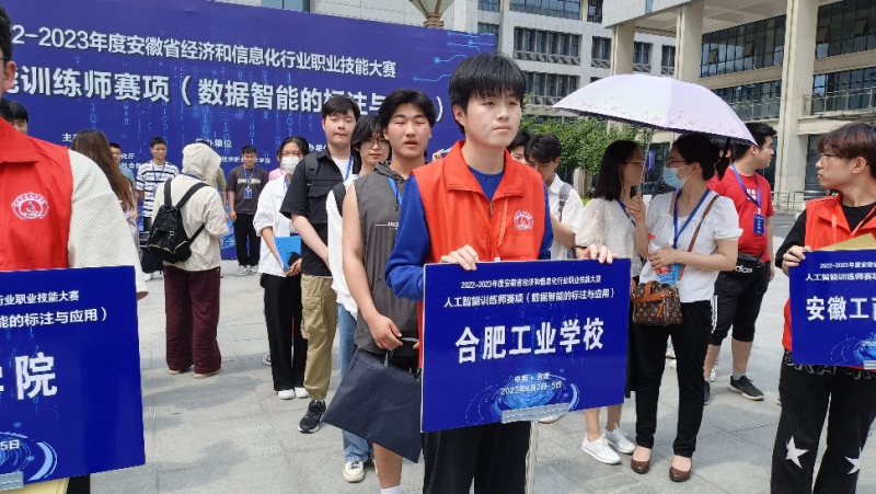 �Ϸʹ��I(y��)�W(xu��)У�״����˹�����ِ�(xi��ng)�ϫ@��(ji��ng)