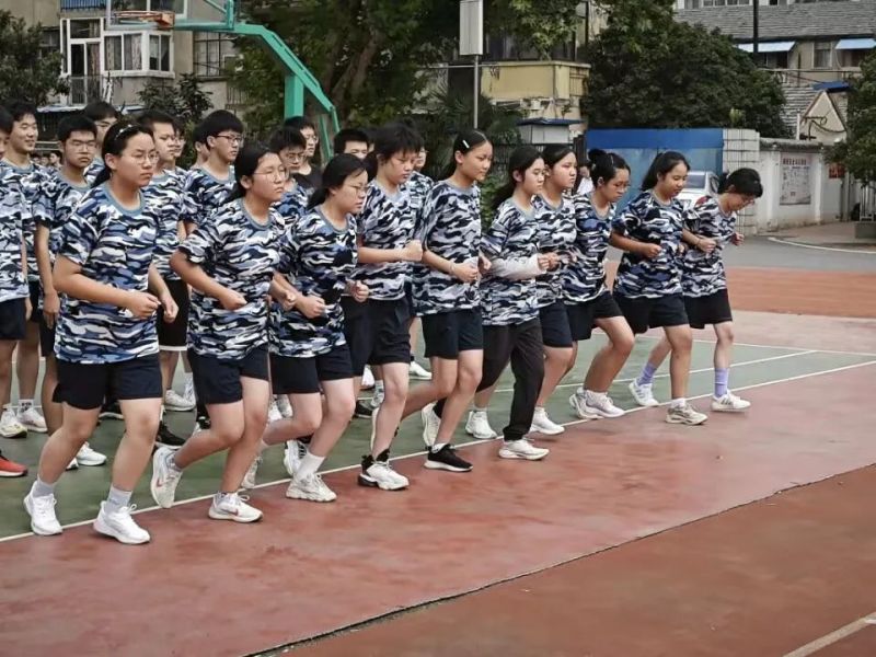 �Ϸʰ�����ɽ��У���L����չ�ഺ����܊���F܊��