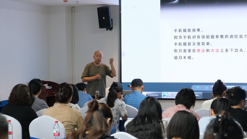 �ڶ��ý���ϵ�yͨӍ�T��Ӗ�A�M�Y��