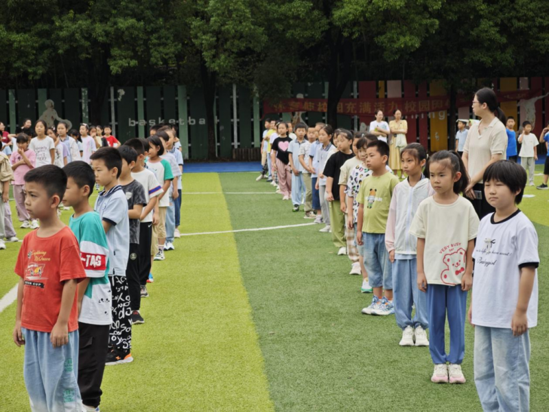 �Ϸ�����С�W�׃��@�����_չ����һ�ˡ���ɢ�ݾ�