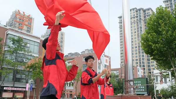 �W�\(y��n)��܊���M(j��n)У�@������܊���L(zh��ng)֮·