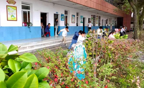 ������ČW(xu��)У�_(k��i)չ�����ݾ�