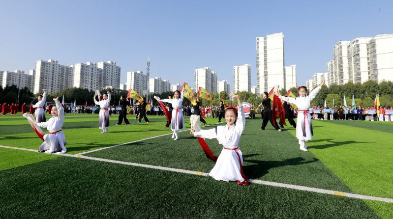 ���Ӆ^(q��)��ʮ�Ō���С�W(xu��)���ߵ�ʮ�ߌý�����\�ӕ�ʢ���_Ļ