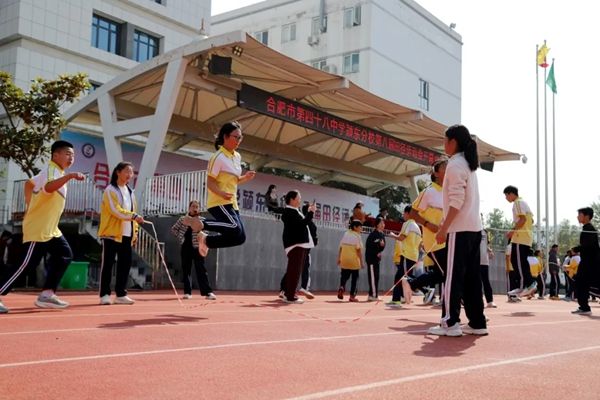 �Ϸ��е���ʮ���ЌW(xu��)�}�|��У�ɹ��e�k�ڰˌ���\(y��n)��(d��ng)��(hu��)