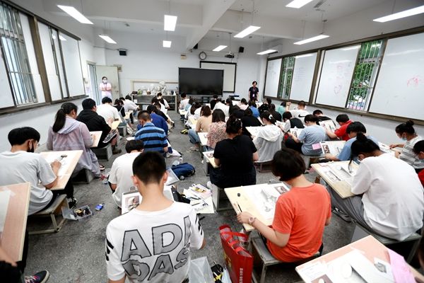 ˇ���Ļ��n�ɿ���ߣ��������ݏ������ҲҪ�W������