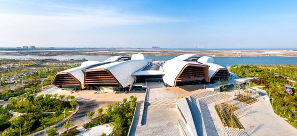 ����Ƴ�һ��ʾ�����ЌW��Ʒ�n�̺���ɫ��·