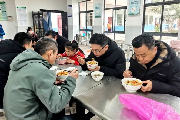 ��������������ČW(xu��)У�z��ʳ���l(w��i)����ȫ