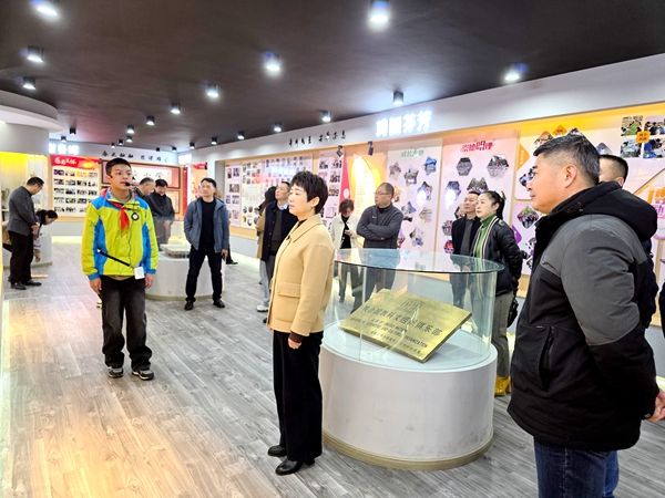 ���c���˴�ί��(hu��)�����һ�и�����С�W(xu��)�{(di��o)��