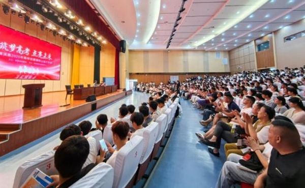 �����Ϫ�������߿�־Ը��� �c���W�Ӊ���֮·