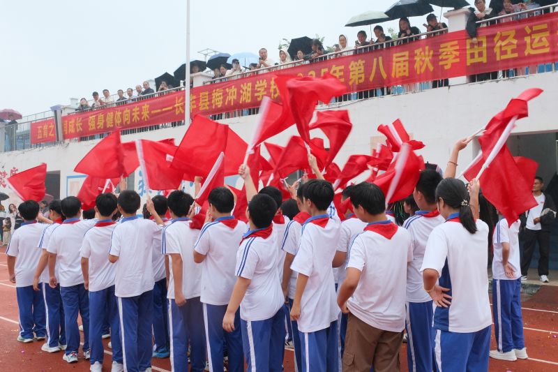 ÷�_���W(xu��)У����(chu��ng)��(sh��)�`�������e��ǧ���W(xu��)�ӹ��L���wʢ��