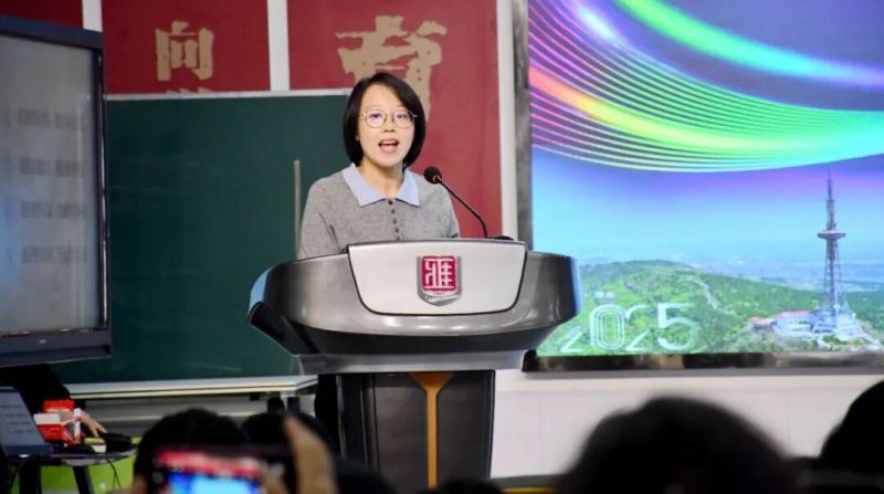 �L��С����ώ���������ʡ��С�WӢ�Z�̌Wչʾ���