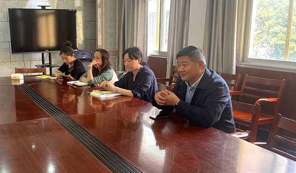 ����С�W(xu��)�м�(j��)�n�}���ڈ�(b��o)���(hu��)�۽���У�f(xi��)ͬ