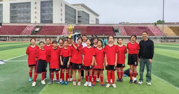 �xһСŮ���Z�����е�ʮ���\�ӕ������겿С�WŮ������ِ��܊��