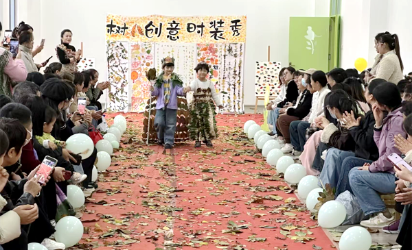 �Ϫ�h���P���ČWУ�ڶ��׃��@�_չ�H�Ә��~����r�b����