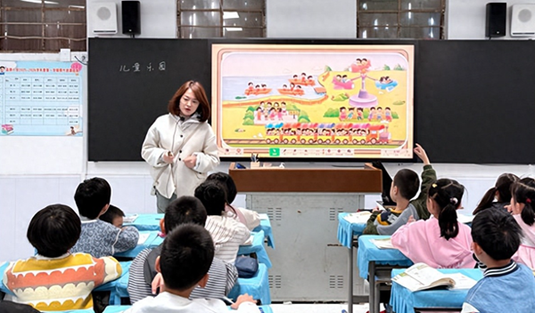 ����С�W(xu��)���꼉(j��)���L�_���գ���Уͬ�������_