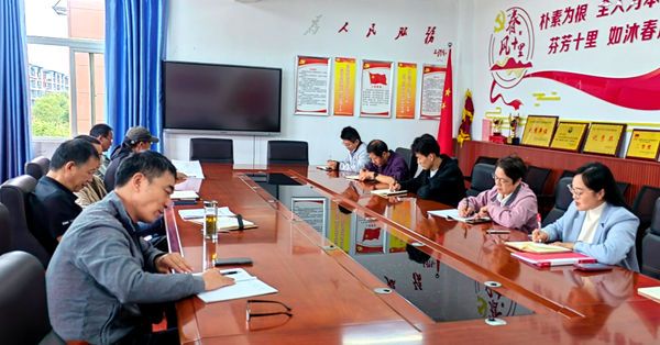 ʮ�����ČW(xu��)У���c(di��n)ȼ�G���飬���������(m��ng)��