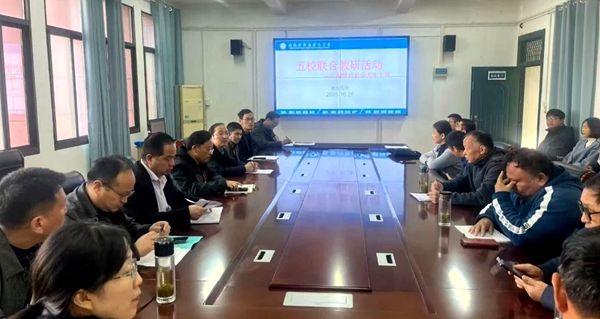 �������У���У(li��n)���R̽����AI�x�܆��³�