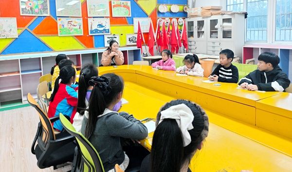 С�ɲ������飺ʮ�����ČW(xu��)У���(du��)ί����У�@�������e��