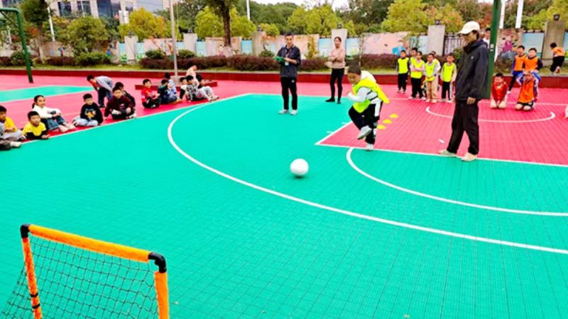 ʮ�����ČW(xu��)У�w����(ji��)���\(y��n)��ȼ���飬������ͯ��