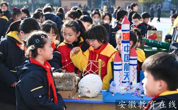 ����ʡ��С�W�ƌW�������У���ąf(xi��)ͬ�M���½�������ڻ������׸����С�W�e�k