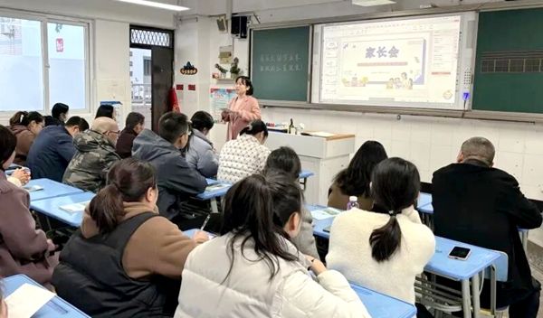 ���b��С�W(xu��)�۴�·У�^(q��)���L�_���ջ��(d��ng)�A�M�e��