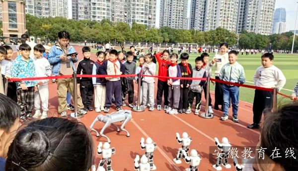 �Ϸʎ�����С�Ƽ���(ji��)�c(di��n)���ƌW(xu��)���룬У�@��(chu��ng)���w�P(y��ng)