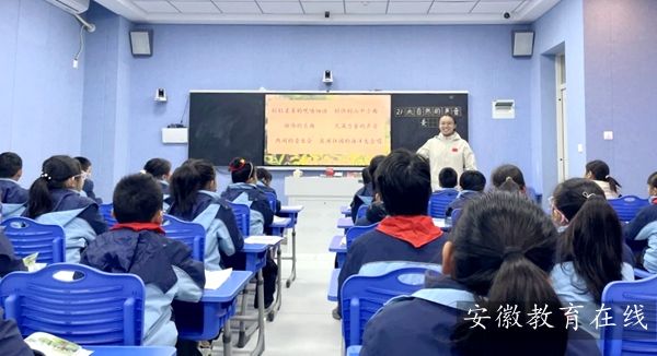 ���b��С�W(xu��)�������F(tu��n)�_չ�Z��(li��n)�ӽ��л��