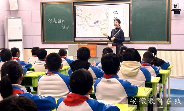 ʮ�����ČW(xu��)У�e��AI�ں��Z�Ĺ��_�n�����ӑ