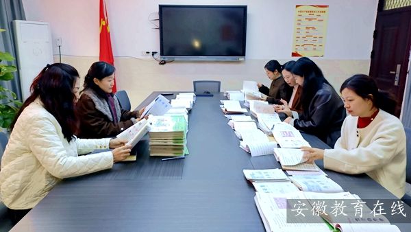 ���c�е�·��һС�W(xu��)����Ʒ�nչʾ�̌W(xu��)���� ���I(y��)�z���x�ܡ��p�p����Ч