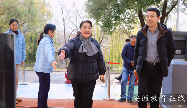 �Ϸ��а��c·�׃��@����֮��ֈ@ӭ��ʳƷ��ȫ�M�Ќ�헙z��