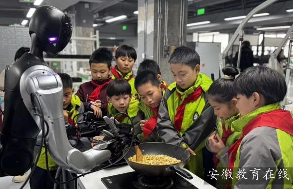 �Ϸ��И�(l��)�r(n��ng)�´�С�W(xu��)�������F(tu��n)��´У�^(q��)�����M(j��n)���ܙC(j��)���� ���ܿƄ�(chu��ng)��Ϸ�