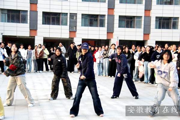 �Ϸ�ʮ�У��S���ഺչ�L�� �S���w�P�L�A��